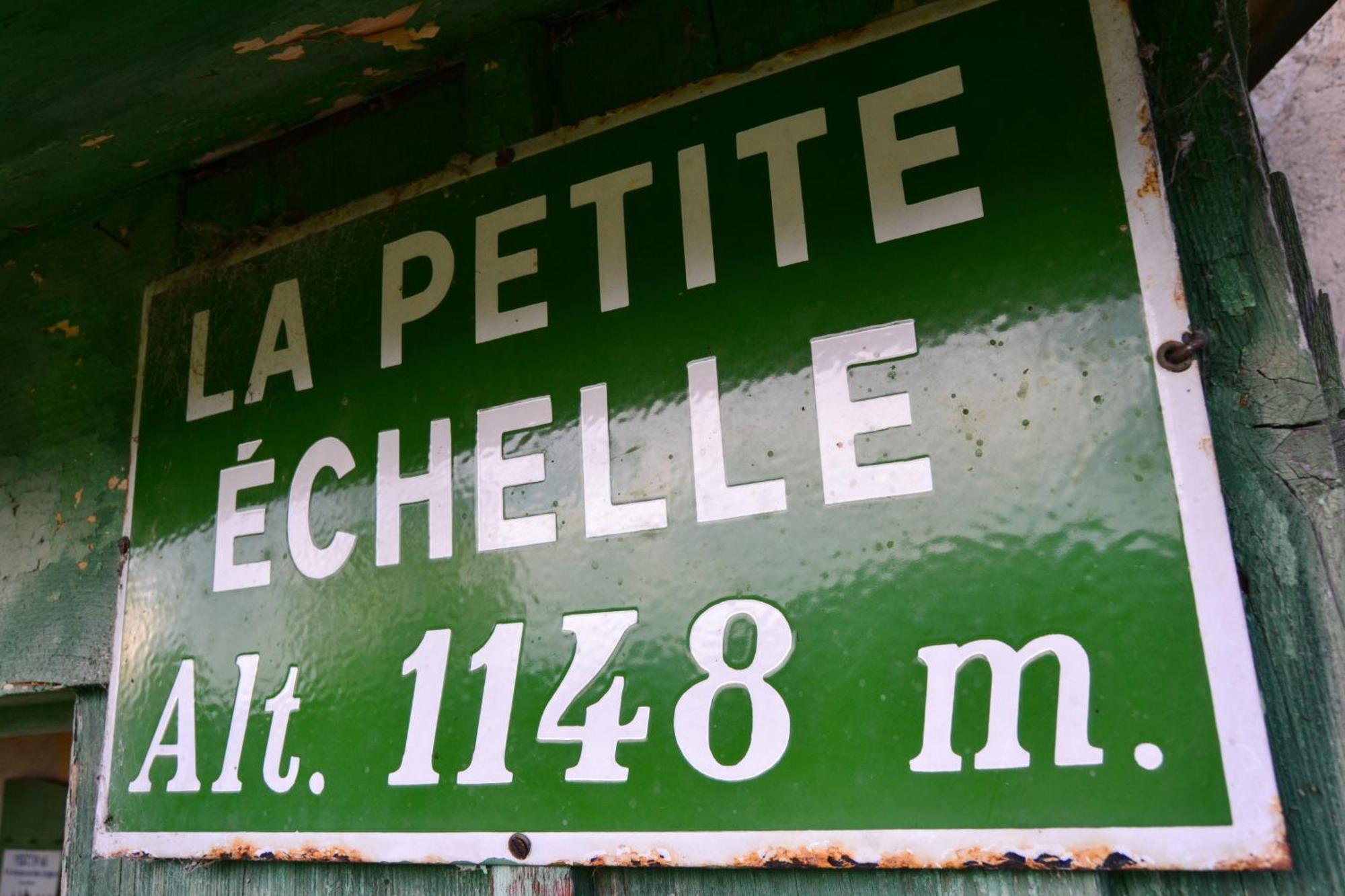 La Petite Echelle Hotell Rochejean Exteriör bild