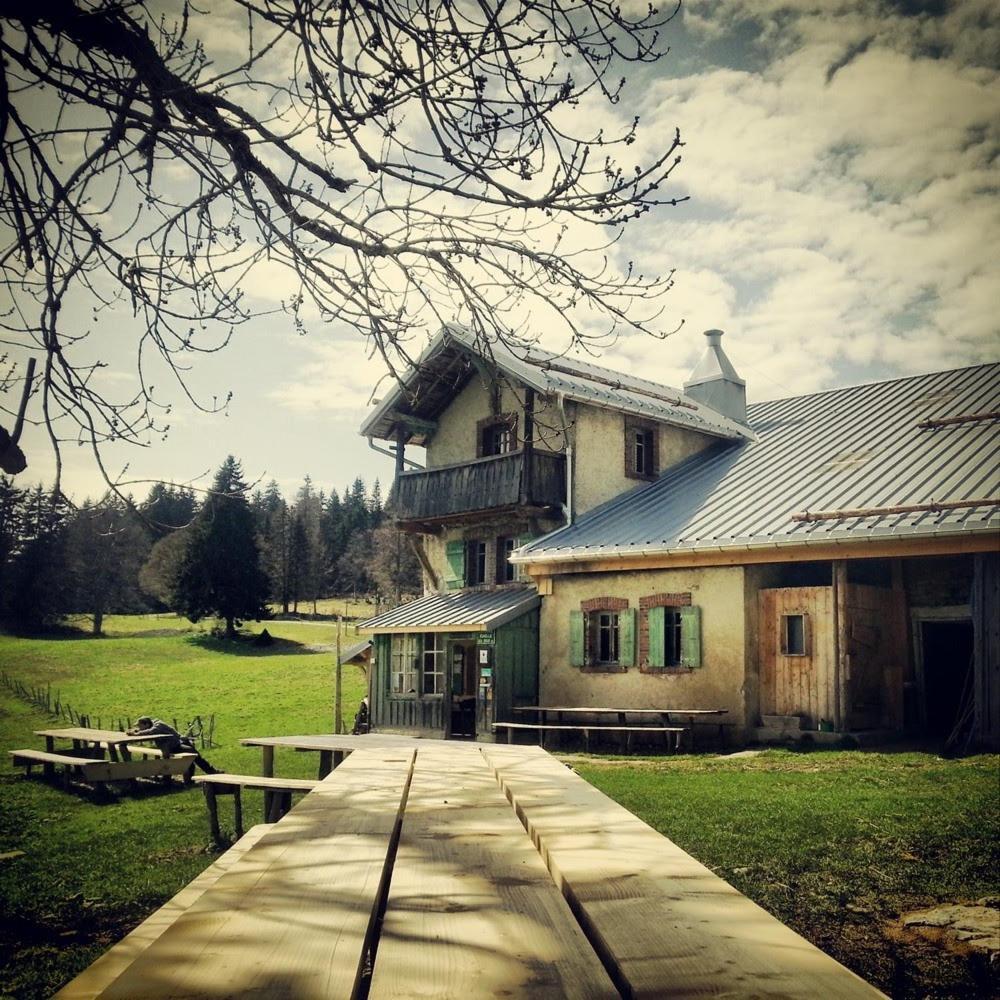 La Petite Echelle Hotell Rochejean Exteriör bild